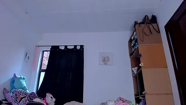 Snapshot of AlondraDiossa03 chatting on 10-27-25, 07:40 AlondraDiossa03 online show from 10-27-25, 07:40