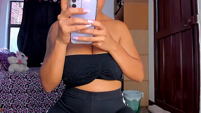 Snapshot of AlondraDiossa03 chatting on 11-01-25, 06:10 AlondraDiossa03 online show from 11-01-25, 06:10