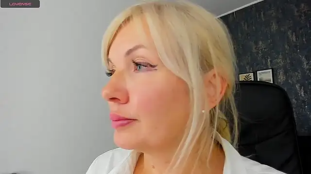 Abby Moore  online show from 12-05-24, 09:39