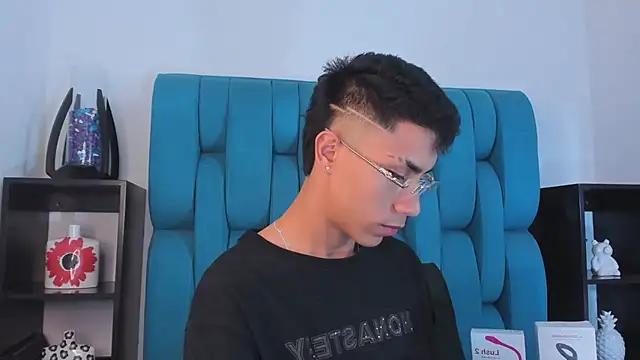 AlanNaughty online show from 12-27-24, 08:07