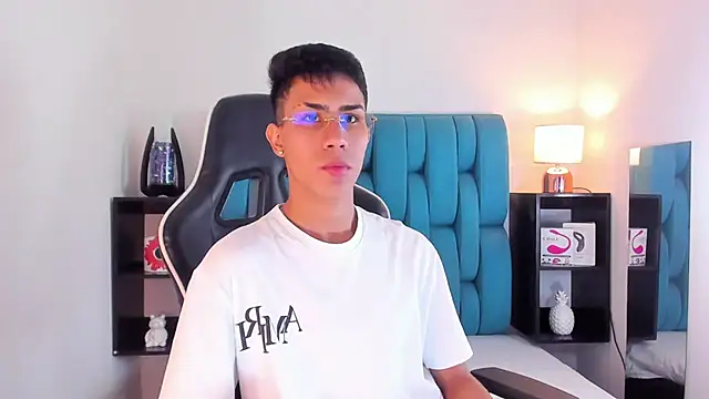 AlanNaughty online show from 01-24-25, 11:04