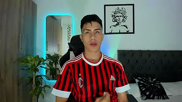 Snapshot of AlanNaughty chatting on 11-29-25, 12:02 AlanNaughty online show from 11-29-25, 12:02