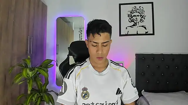 Snapshot of AlanNaughty chatting on 12-03-25, 01:13 AlanNaughty online show from 12-03-25, 01:13