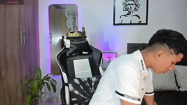 Snapshot of AlanNaughty chatting on 02-06-26, 11:19 AlanNaughty online show from 02-06-26, 11:19