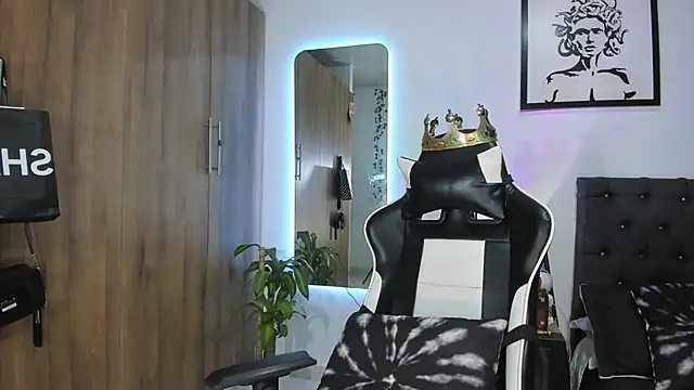 Snapshot of AlanNaughty chatting on 02-10-26, 11:20 AlanNaughty online show from 02-10-26, 11:20