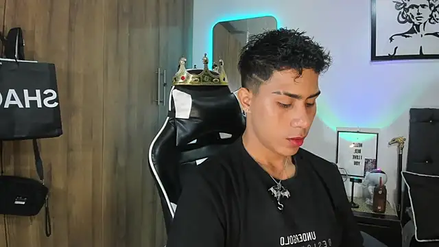 Snapshot of AlanNaughty chatting on 02-12-26, 06:52 AlanNaughty online show from 02-12-26, 06:52