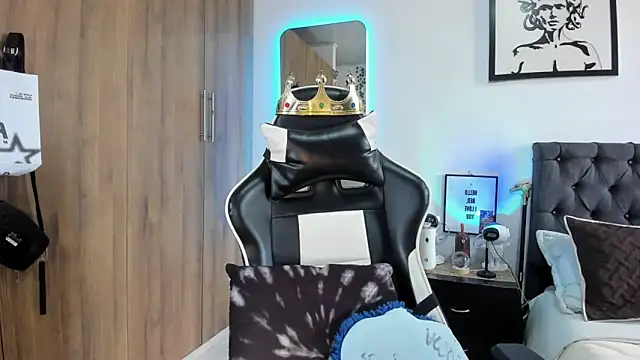 Snapshot of AlanNaughty chatting on 02-25-26, 10:08 AlanNaughty online show from 02-25-26, 10:08