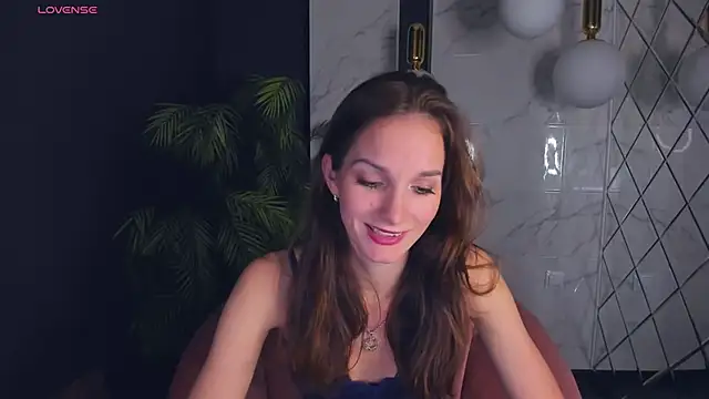 Snapshot of MirandaGlow chatting on 12-24-24, 12:00 MirandaGlow online show from 12-24-24, 12:00