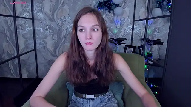 Snapshot of MirandaGlow chatting on 01-10-25, 05:37 MirandaGlow online show from 01-10-25, 05:37