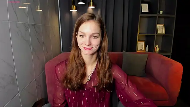 Snapshot of MirandaGlow chatting on 12-18-25, 05:35 MirandaGlow online show from 12-18-25, 05:35