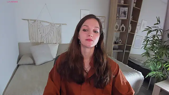 Snapshot of MirandaGlow chatting on 01-06-26, 05:44 MirandaGlow online show from 01-06-26, 05:44