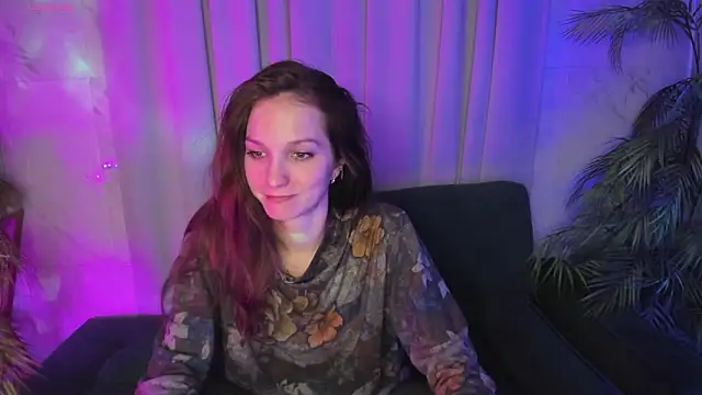 Snapshot of MirandaGlow chatting on 02-14-26, 05:37 MirandaGlow online show from 02-14-26, 05:37