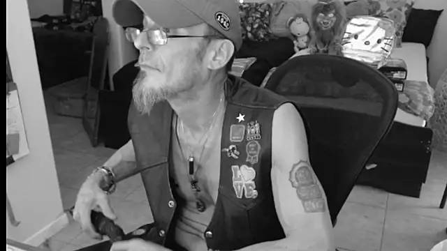 mycock2474u online show from 02-20-25, 03:34