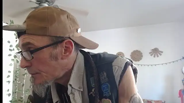 mycock2474u online show from 02-21-25, 12:49