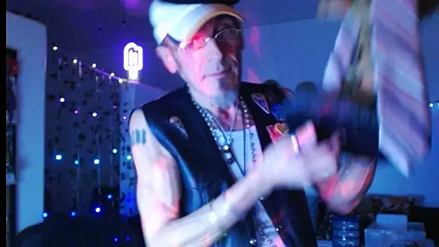 mycock2474u online show from 03-06-25, 12:09