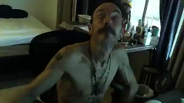 mycock2474u online show from 10-11-25, 02:15