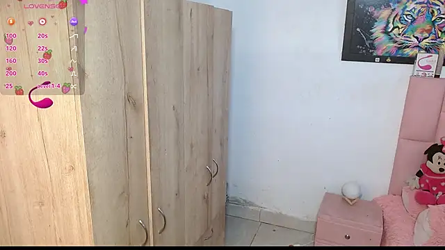 Snapshot of sofia_gold_ chatting on 01-09-25, 01:45 sofia gold online show from 01-09-25, 01:45