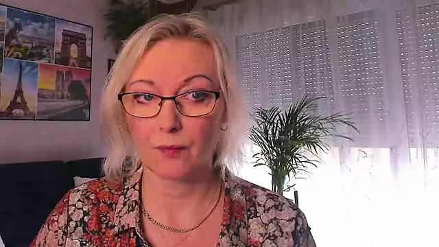 vanessa chat online show from 04-20-26, 01:14