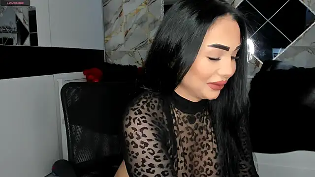 Snapshot of mistress_meryem chatting on 03-17-25, 11:32 mistress meryem online show from 03-17-25, 11:32