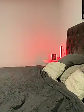 EllaMae online show from 11-01-25, 08:11