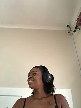 Snapshot of LuciousLips96 chatting on 02-04-25, 07:07 LuciousLips96 online show from 02-04-25, 07:07