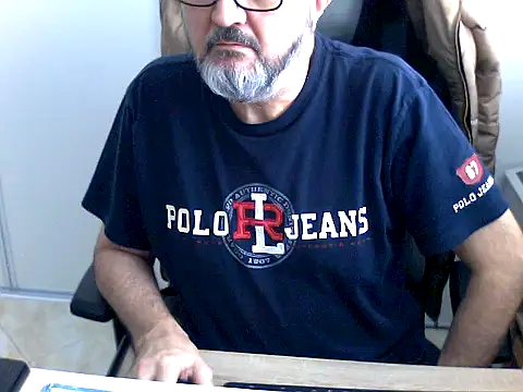 Snapshot of steb06 chatting on 12-18-25, 02:56 steb06 online show from 12-18-25, 02:56