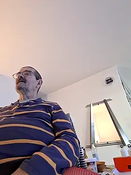 Snapshot of silvio-aus-luzern-CH chatting on 01-01-25, 02:09 silvio-aus-luzern-CH online show from 01-01-25, 02:09