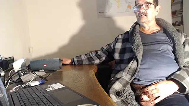 Snapshot of silvio-aus-luzern-CH chatting on 10-23-25, 05:07 silvio-aus-luzern-CH online show from 10-23-25, 05:07