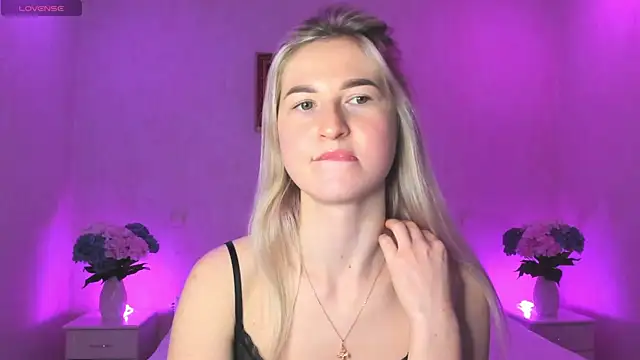 AnnaCarrera online show from 12-18-24, 08:36