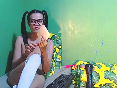 Snapshot of Paula_Jordan chatting on 10-05-25, 03:21 Paula Jordan online show from 10-05-25, 03:21