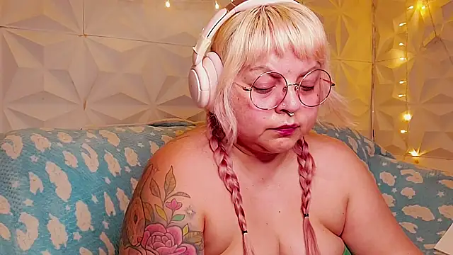 Snapshot of Satyn_doll chatting on 06-16-26, 12:24 Satyn doll online show from 06-16-26, 12:24