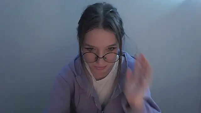  Hanna Moon  online show from 12-18-25, 09:04