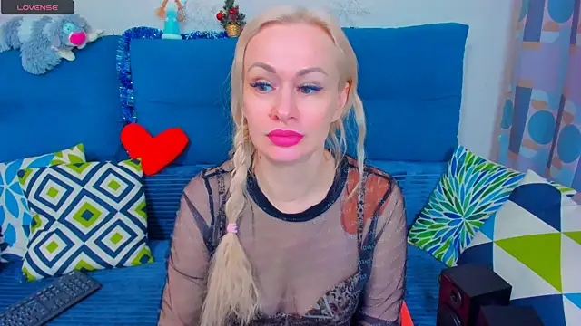 Snapshot of EllenMoore chatting on 01-06-25, 02:37 EllenMoore online show from 01-06-25, 02:37