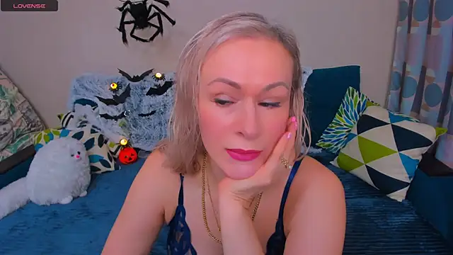 EllenMoore online show from 10-30-25, 03:08