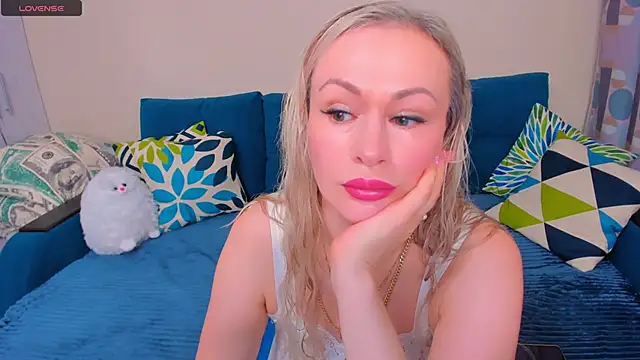 EllenMoore online show from 11-14-25, 03:05