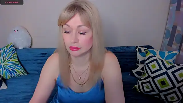 EllenMoore online show from 04-19-26, 03:06