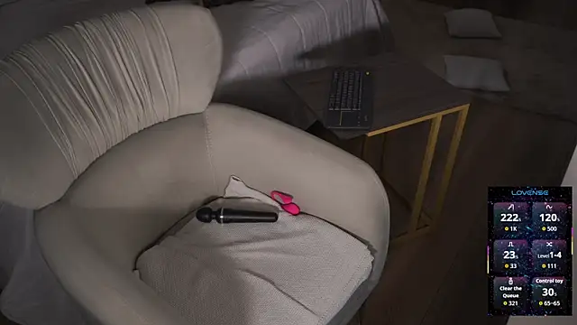 Snapshot of eseniyavl chatting on 01-06-26, 04:27 eseniyavl online show from 01-06-26, 04:27