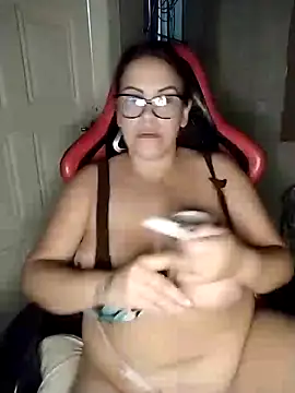 Snapshot of AyantiPonz79 chatting on 02-14-26, 02:19 AyantiPonz79 online show from 02-14-26, 02:19