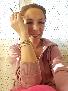 Snapshot of Almmaxxxx chatting on 01-08-25, 08:27 Almmaxxxx online show from 01-08-25, 08:27