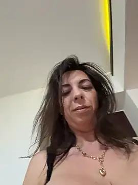 Snapshot of Almmaxxxx chatting on 10-25-25, 03:14 Almmaxxxx online show from 10-25-25, 03:14