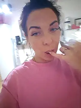 Snapshot of Almmaxxxx chatting on 10-30-25, 05:02 Almmaxxxx online show from 10-30-25, 05:02