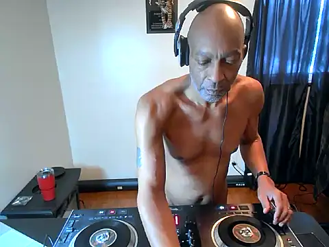 longdick4you8686 online show from 01-23-25, 09:07