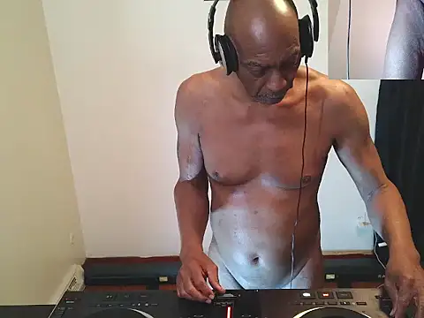 longdick4you8686 online show from 04-11-26, 12:26