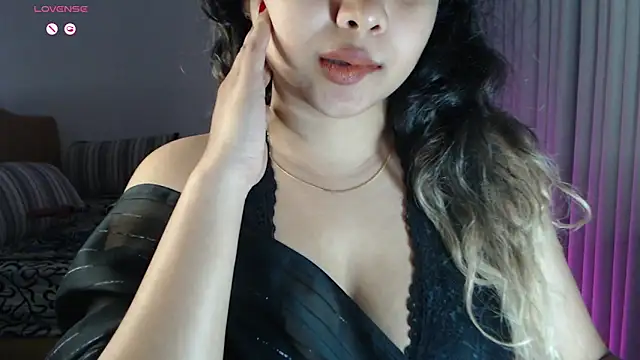 Snapshot of _neesha_414_ chatting on 09-17-25, 05:47 neesha 414 online show from 09-17-25, 05:47