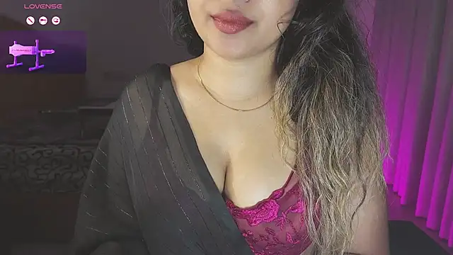 Snapshot of _neesha_414_ chatting on 11-19-25, 06:19 neesha 414 online show from 11-19-25, 06:19