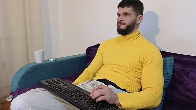 Snapshot of MauroTwin chatting on 12-18-24, 03:55 MauroTwin online show from 12-18-24, 03:55