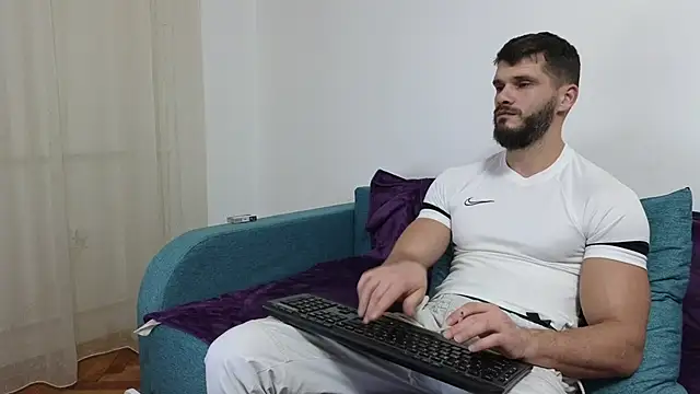 Snapshot of MauroTwin chatting on 12-18-24, 08:03 MauroTwin online show from 12-18-24, 08:03