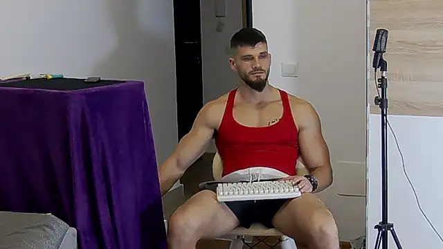 Snapshot of MauroTwin chatting on 01-15-25, 07:44 MauroTwin online show from 01-15-25, 07:44