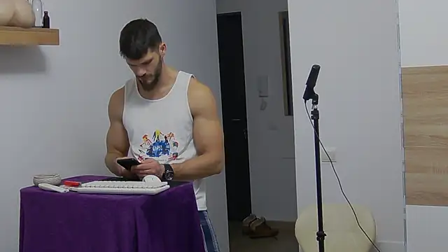 Snapshot of MauroTwin chatting on 01-31-25, 05:10 MauroTwin online show from 01-31-25, 05:10