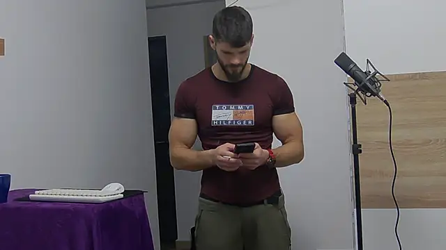 Snapshot of MauroTwin chatting on 02-05-25, 05:42 MauroTwin online show from 02-05-25, 05:42